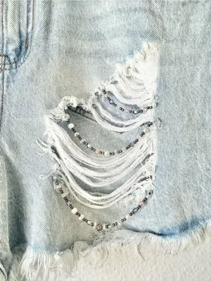 S.O.N.G Light Wash Denim Jean Beaded Shorts Size 32 thumbnail 3