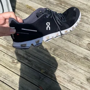 On Cloud Shoes thumbnail 4