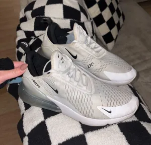 Nike 270 Air Max Shoes thumbnail 1