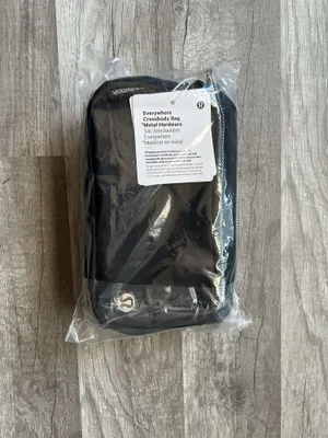 Lululemon Everywhere Crossbody Bag Black New With Tags 2L thumbnail 8