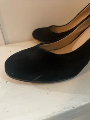 Vince Camuto Classic Black Suede Women's Pump - Elegant Mid Heel thumbnail 5