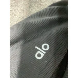Alo Yoga Black Ribbed Cropped V-Neck Top – Size XS thumbnail 4