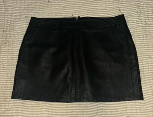 Dorothy Perkins Faux leather skirt thumbnail 1