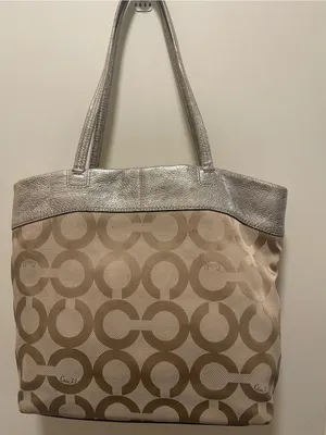 Coach JulieOp Art Tan Signature Tote/ Silver Metallic Trim❤️‍🔥needs lil clean thumbnail 4