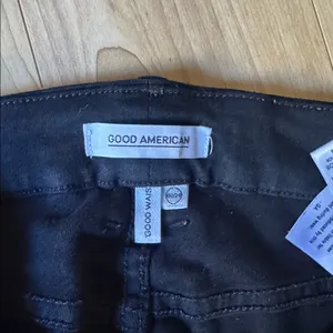 Good American Black Jeans thumbnail 2