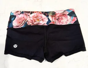 Lululemon Booty Short pink black floral sweat wicking breathable size 2 athletic thumbnail 6