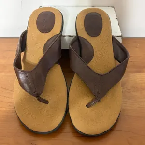 b.o.c. Born Concept Brown Floral Embossed Flip Flop Sandals Womens 9M Z10706 thumbnail 1