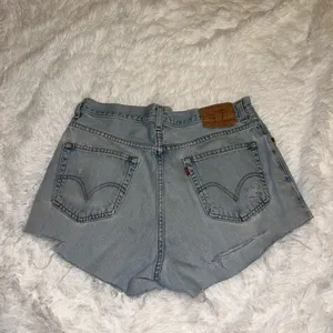 Levi’s 560 Light Wish Denim Cutoff Shorts size 33 thumbnail 3