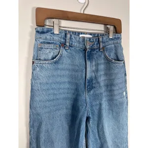 Zara Straight Leg Jeans Women Size 4 Blue Distressed Grunge Raw Hem High Rise thumbnail 4