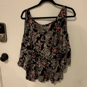 Wallpaper Cold Shoulder Flowing Floral Tunic Top thumbnail 2