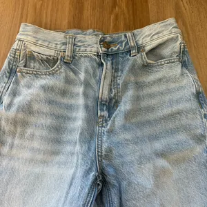 American Eagle Light Wash Distressed Jeans thumbnail 3