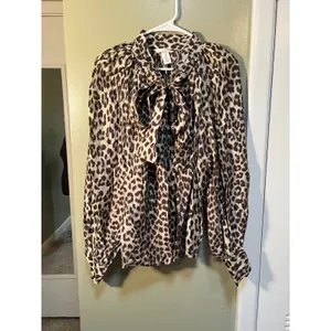 H&M Women's Size Medium Tie-Neck Blouse Light Beige Leopard Print Long Sleeve thumbnail 2