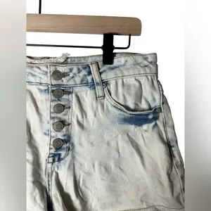 Altar’d State Women’s Button Fly Frayed Hem‎ Denim Shorts Size 26/3 Acid Wash thumbnail 3