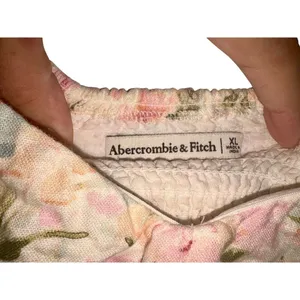 Abercrombie & Fitch White Blue Pink Floral Linen Smocked Crop Tank Top Size XL thumbnail 3