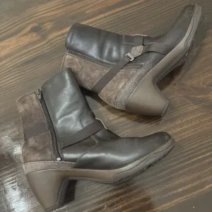 Merrell Women's Evera Fade Espresso Heeled Ankle Boots - Size 10US thumbnail 1
