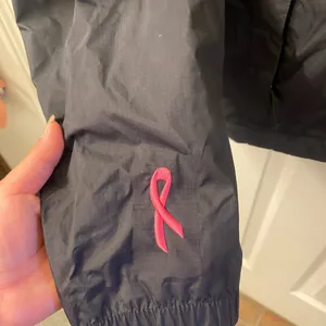 The North Face women’s rain jacket Pink and Black thumbnail 6