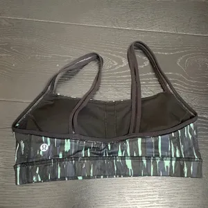 Lululemon Energy Bra Size 8 Green Black Abstract Brushstroke Strappy Sports Bra thumbnail 2