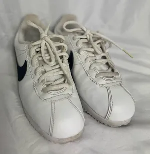 Retro Nike Cortez 1972 classic Nike sneakers w black white 4Y women’s/girls thumbnail 1