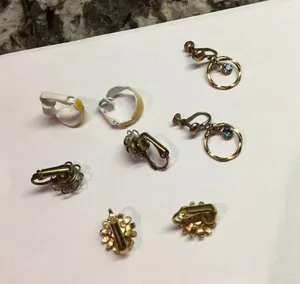 Lot Of 4 Small Vintage - Modern Clip-on Clip On Screw On Costume Earrings Mix thumbnail 4