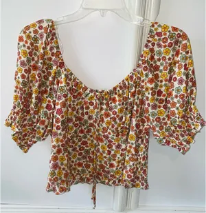 SO Retro Floral Tie-Front Puff Sleeve Crop Top thumbnail 1