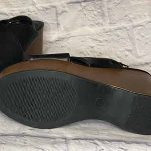 Universal Threads Black Platform Wedges thumbnail 3
