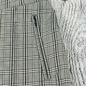 Women's DKNY Black/Gray/Cream Plaid Stretch Dress Pants Size 6 (B4) thumbnail 6