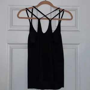 Women’s Old Navy workout tank top thumbnail 2