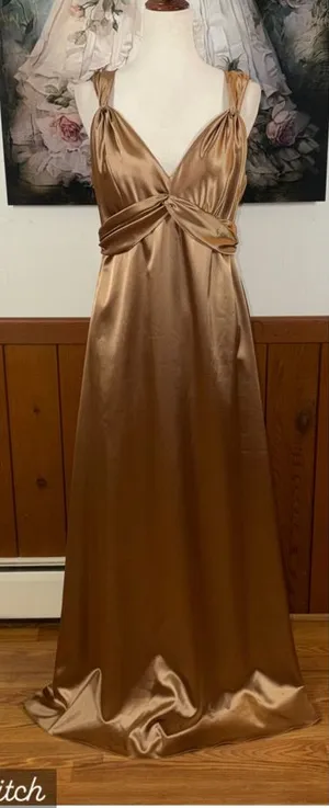 Beautiful New David's Bridal Antique Gold Satin Twist-Front Gown thumbnail 1