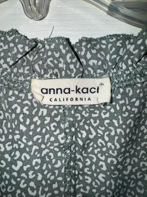 Anna Kaci California Green & white speckle pattern V-Neck Flutter Sleeve Blouse thumbnail 4