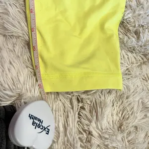 LULULEMON High Rise 22’’ inseam Bright Yellow Green Leggings Women’s Size 14 thumbnail 10