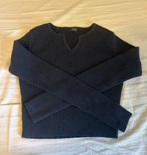 Brandy Melville Sweater thumbnail 2