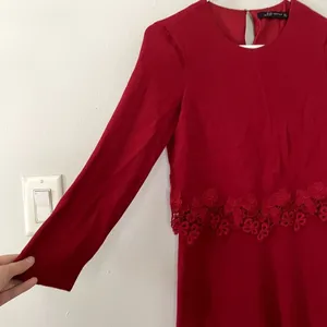 Zara Woman red lace floral dress long sleeved vintage style classic comfortable thumbnail 4