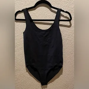 SKIMS NWOT Soft Smoothing Seamless Bodysuit Briefs Onyx S/M thumbnail 2