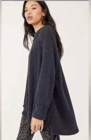 Free People "She's a Keeper" Tunic Sweater- Medium- Moon Grey thumbnail 3