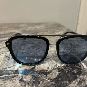Classic Black Sunglasses thumbnail 11