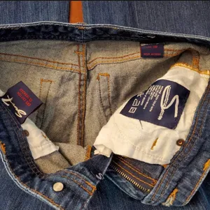 7 For All Mankind Seven7 wide leg Dark Blue Flare Jeans are a size 28. thumbnail 4