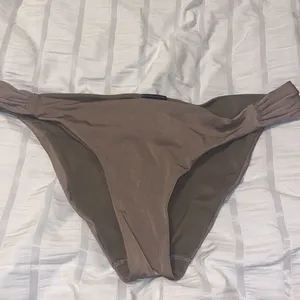 ✨HP✨H&M Balconette Bikini Bottoms✨ thumbnail 3