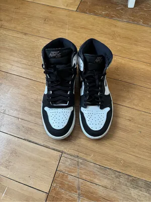 Nike Air Jordan 1 Mid Black White Gray thumbnail 5
