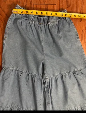 SHEIN high rise/ wide leg Flare light wash tiered denim jeans- Size 27***Med. high rise/ wide leg Flare light-wash tiered denim pants featuring a comfortable elastic waistband and a voluminous, multi-tiered design jeans- Size 27***Med - refer to measurements. gently warn& are in excellent condition. measurements approximately 11” waste x 39.5” long x 11” rise. Non smoking home. priced to sell at as is condition. Don’t like my price, make reasonable offer! And thank you for checking my closet. thumbnail 5