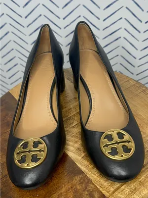 Tory Burch Black Leather Block Heel Pumps Gold Logo Medallion Excellent Size 8.5 thumbnail 1