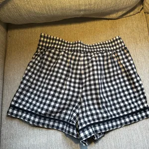Loft Black and White Gingham Women's Shorts thumbnail 3