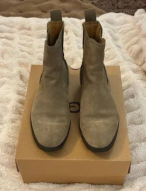 UGG Women’s Olive Green Chelsea Boots thumbnail 1