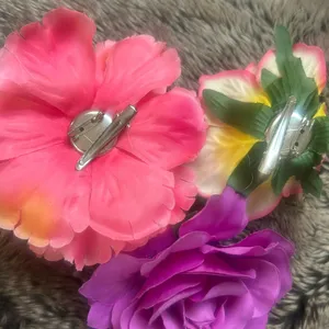 Set of Pink Fabric Clip On Roses‎ thumbnail 4
