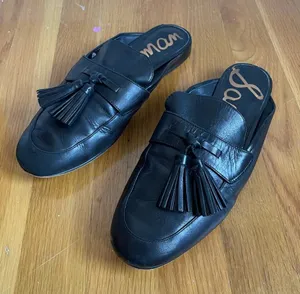 **SOLD** Sam Edelman Black Leather Almond Toe Tassel Mules Loafers sz 8.5 thumbnail 1