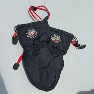Marmot Women's Black Sz Small Nylon and Leather Ski Snow‎ Mitten Set thumbnail 2