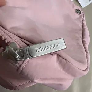 Lululemon Everywhere Belt Bag Large 2L Pink NWT 🌸🎀✨ thumbnail 7