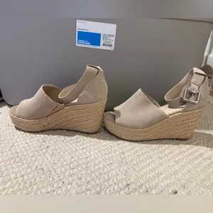 NWOT Marc Fisher Wedge Sandals thumbnail 4