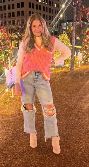 Pink sweater vest Size M thumbnail 1