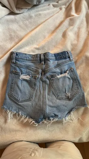 Abercrombie High-Rise Mom Shorts thumbnail 3