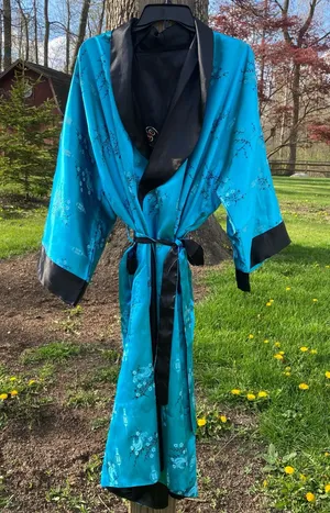 🩵🖤 Reversible Oriental Embroidered Floral Dragon Kimono 🖤🩵 thumbnail 1
